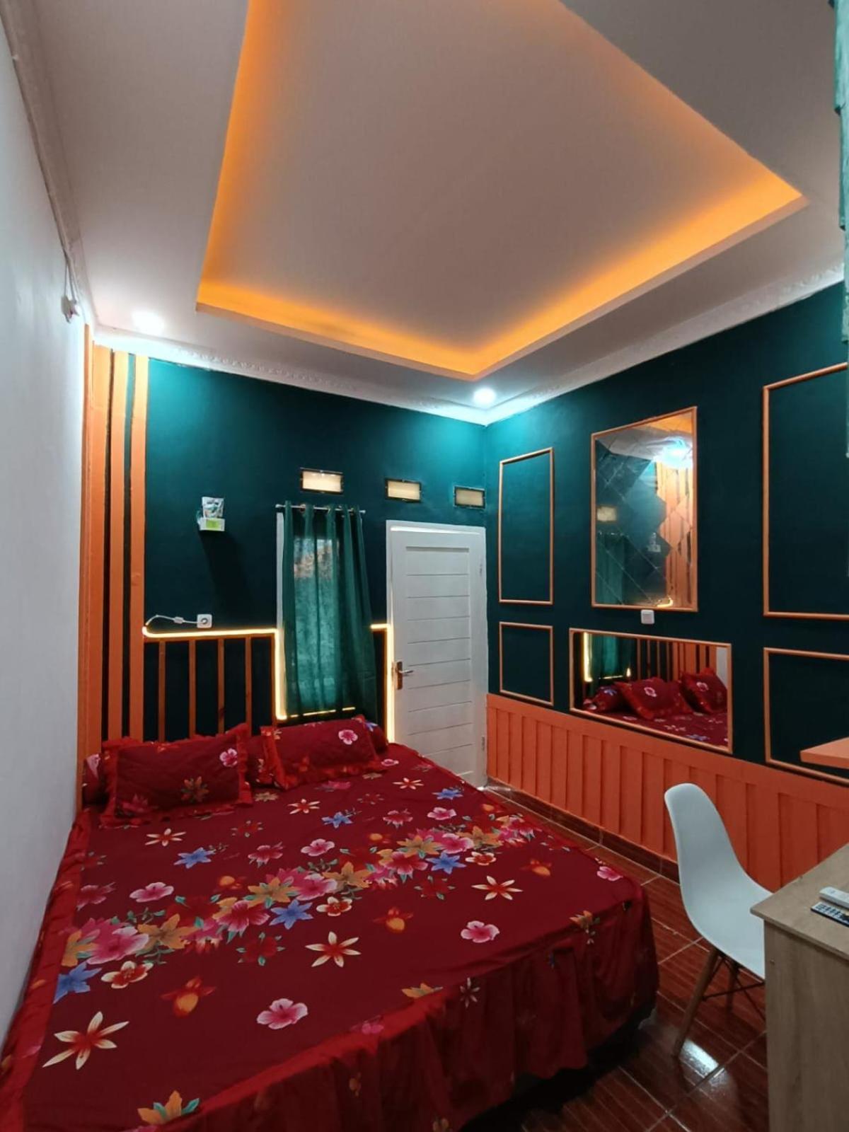Oyo Life 92977 Neba Kost Aesthetic Hotell Peladen Exteriör bild